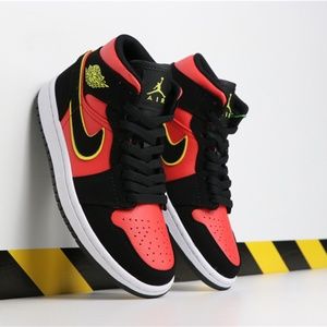Air Jordan 1 Retro Mid Hot Punch Volt - US7W